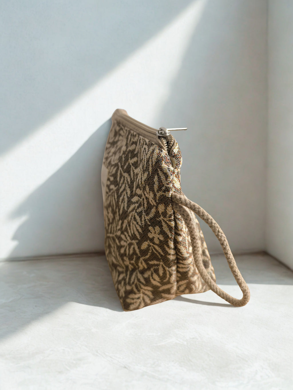 Grande Pochette Jacquard "Liana" – Feuillage Doré & Brun