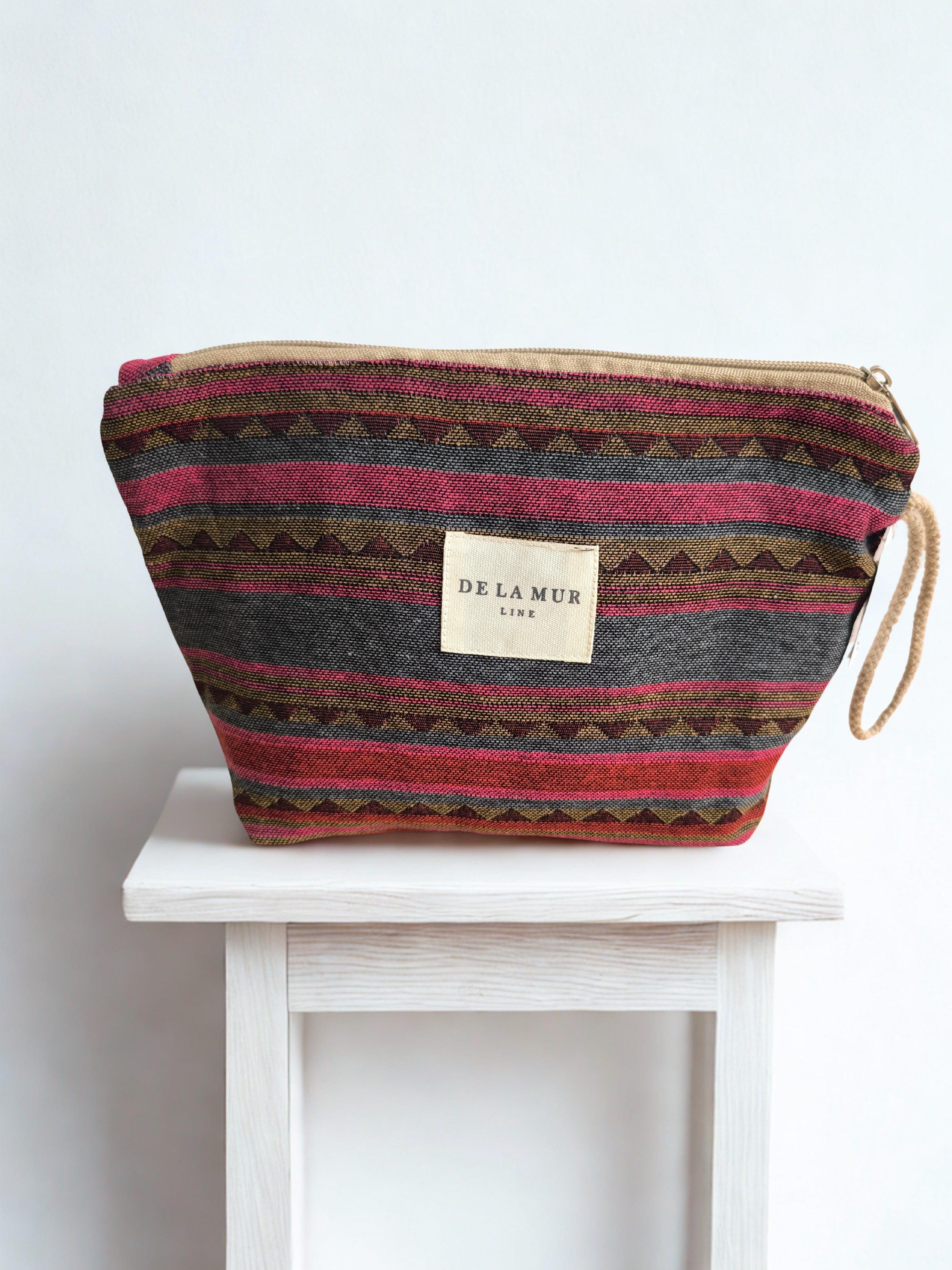 Grande Pochette Jacquard "Aura" – Rayures Bohèmes & Couleurs Vives (30x19 cm)
