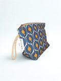 Grande Pochette Jacquard "Odyssée" – Bleu Indigo & Ambre