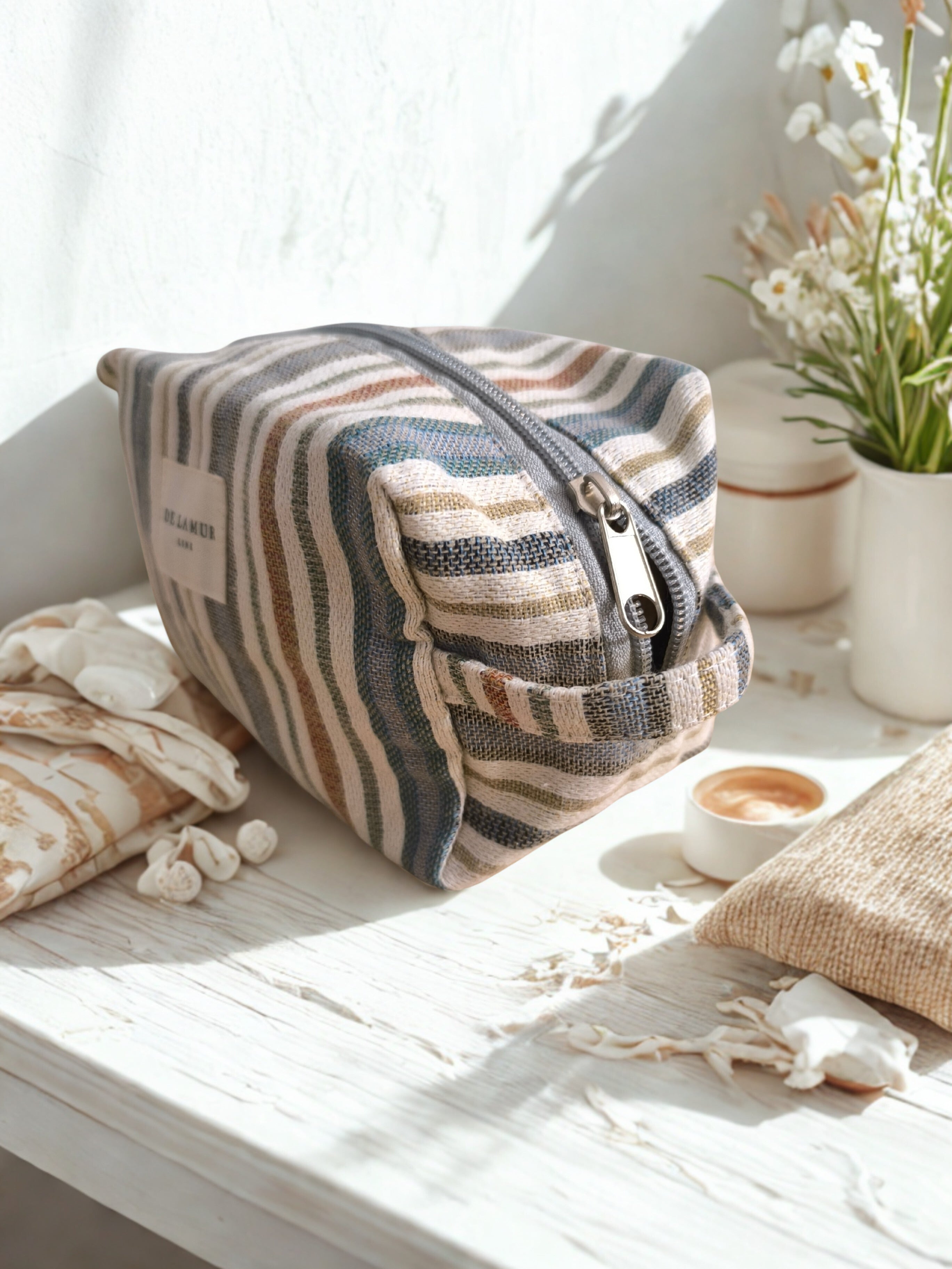 Trousse de Toilette Jacquard "De la Mur" – Rayures Naturelles (Beige & Bleu)
