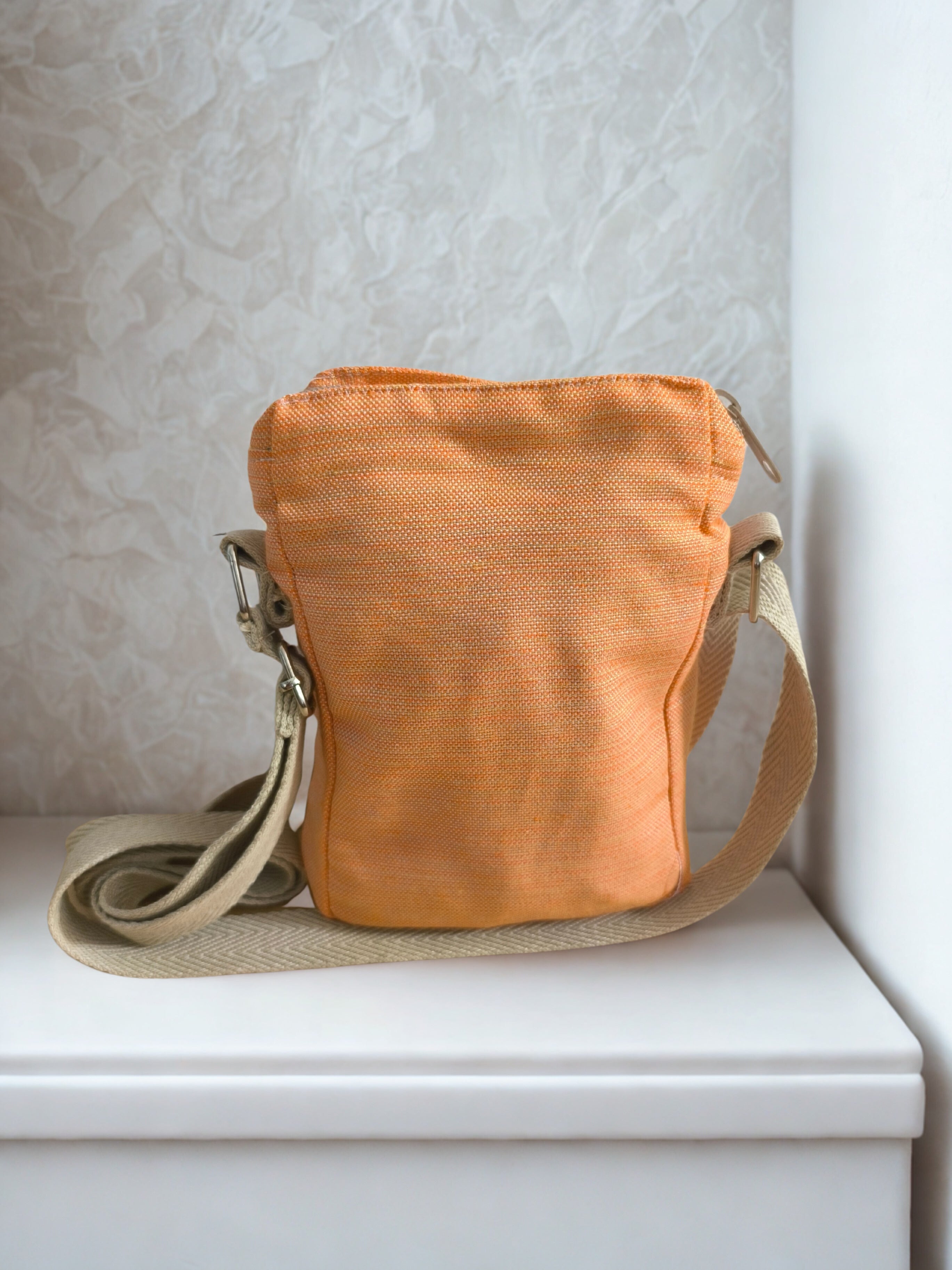 Sac Mobile "Mango" – Tissage Orangé & Éclat Solaire
