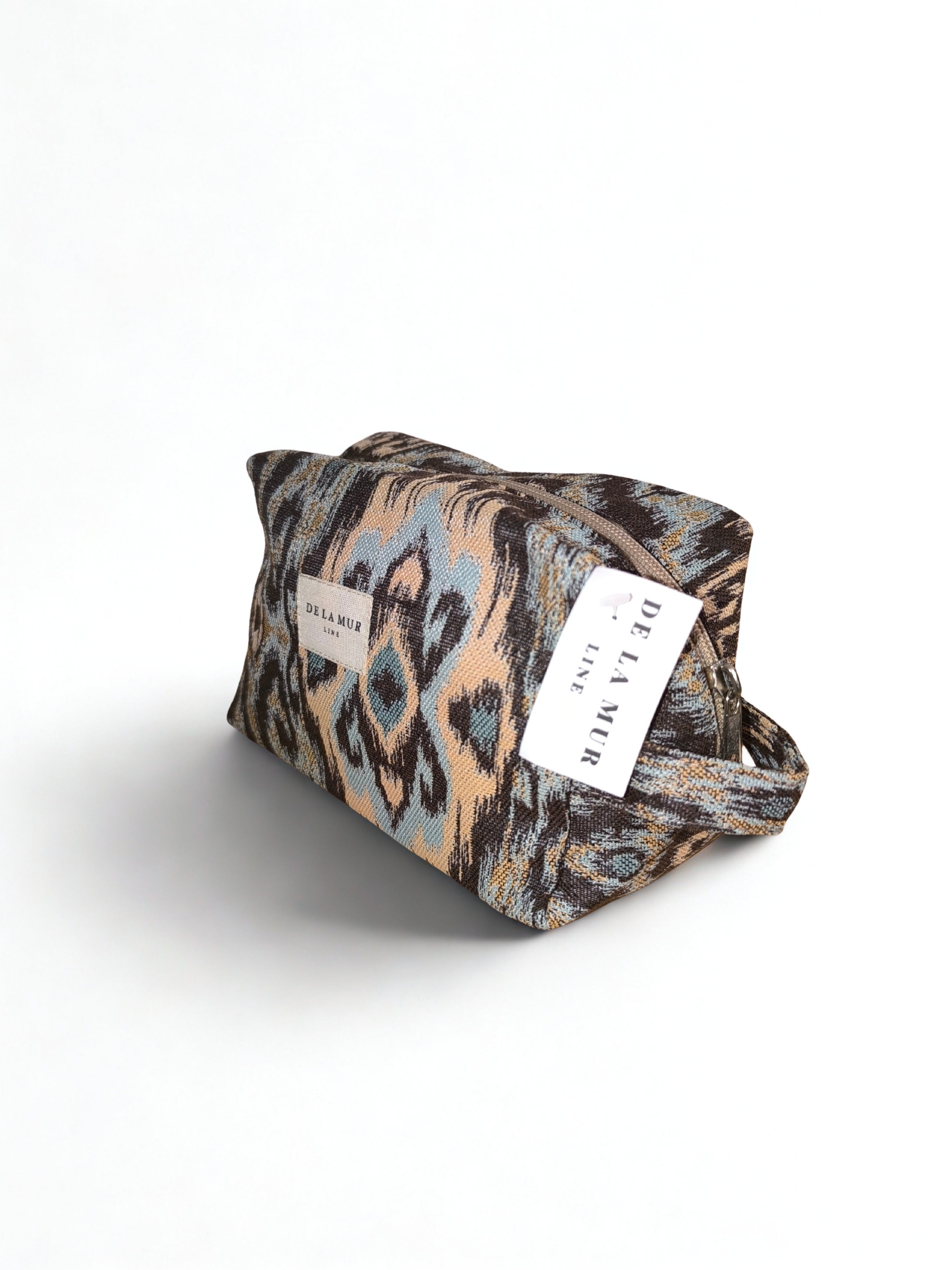 Pochette Jacquard "Oasis" – Motifs Ethniques Bleu & Sable