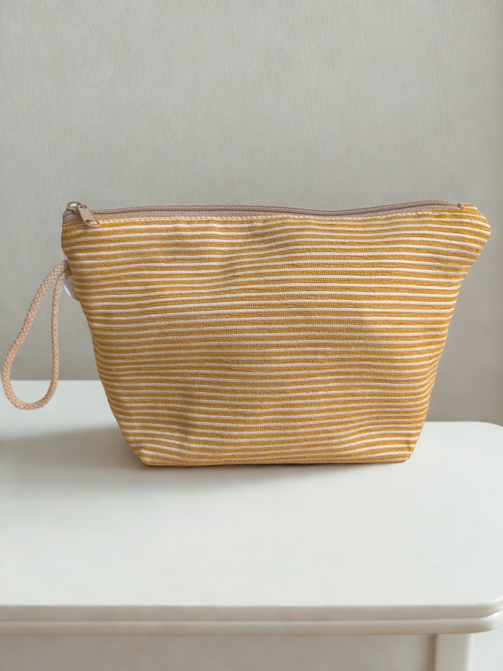Pochette Jacquard "Sienne" – Rayures Fines & Esprit Méditerranéen